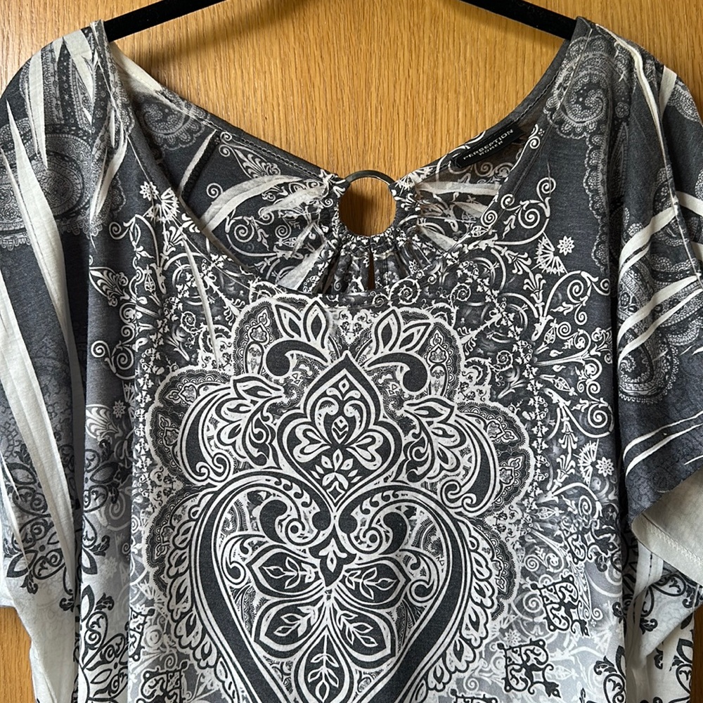 Perseption women’s top. Size is 1X.